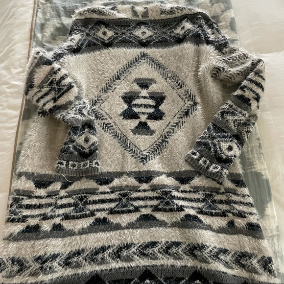 Long, open front, fuzzy cardigan size medium - Picture 8 of 9